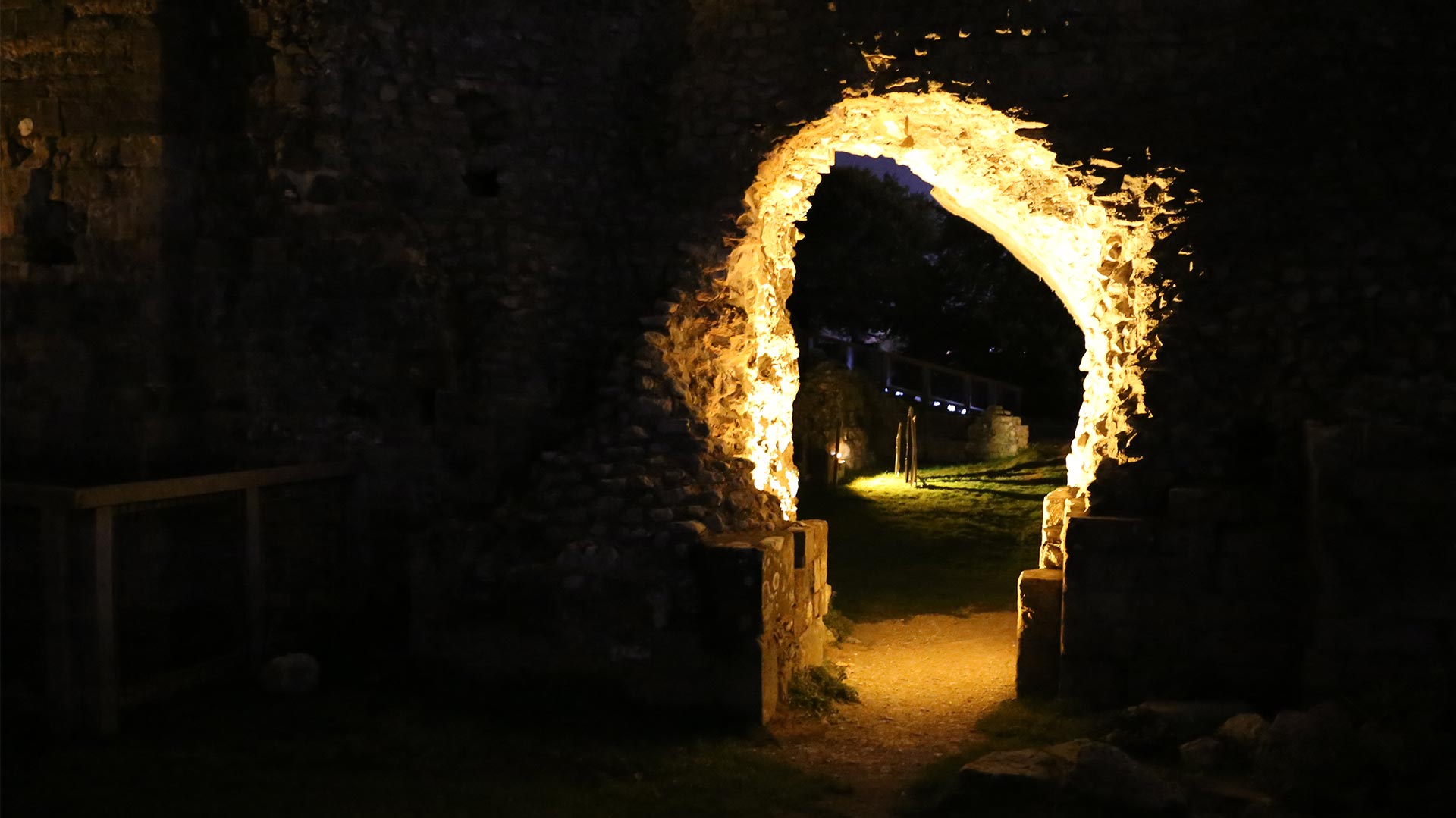 Illuminated Arch Historic Ruins Lewes Light Darkness Contrast