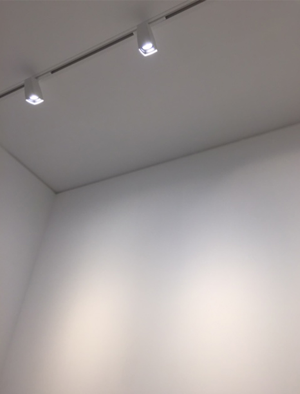 XAL: after activation – the adaptive crystal is activated, making the beam more diffused XAL PACO Wide Light + Building 2018 Frankfurt Nulty