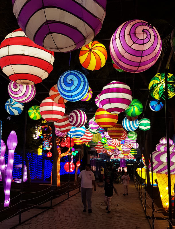 Dubai Garden Glow Light Installation Balloons Colour