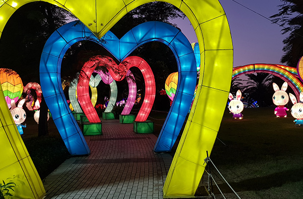 Dubai Garden Glow Pathway Illuminated Colourful Arches