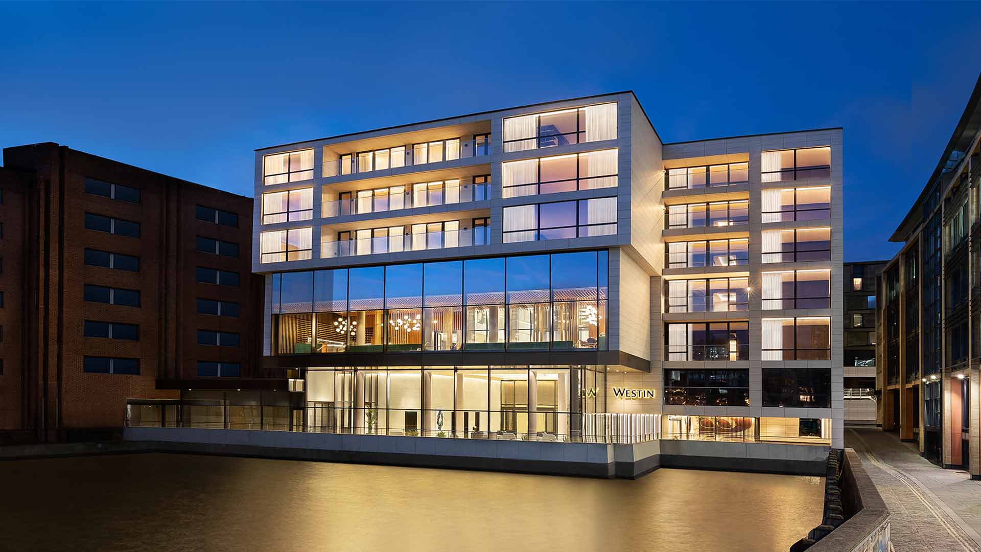 Exterior Illuminated Facade The Westin City London Riverside Hotel Atmospheric Light Scheme Architectural Lighting Designers Nulty